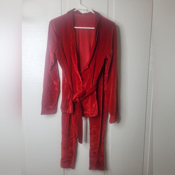 Marysol.Boutique Suit Red Velvet Collard Suit Women's - Picture 3 of 5